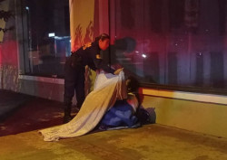 Pessoas em situação de rua são atendidas pela Guarda Municipal (Imagem: Assecom)