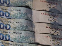 Trabalhadores nascidos em junho podem sacar até R$ 1 mil no FGTS