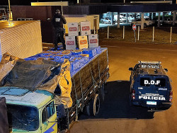 DOF apreende caminhão carregado com 25 mil pacotes de cigarro em Mundo Novo (Imagem: Assessoria)