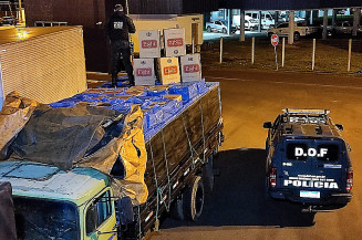 DOF apreende caminhão carregado com 25 mil pacotes de cigarro em Mundo Novo (Imagem: Assessoria)