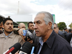 Governador na tarde desta quarta-feira durante entrevista coletiva (Imagem: Dourados Informa)