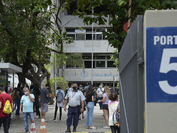 Os interessados em participar do Enem (Exame Nacional do Ensino Médio) têm até amanhã (Imagem: Agência Brasil)