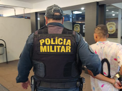 Polícia encontra maconha e prende foragido em residencial de Dourados
