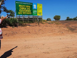 Pavimentação do trecho da Serra do Amasílio está 50% executada