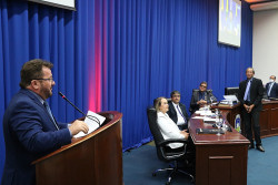 Vereadores se reuniram na sede da Câmara de Dourados para discussão e votação de projetos na pauta do dia (Imagem: Valdenir Rodrigues/CMD)