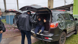 Duas mulheres sõa presas em operação da Polícia Civil (Imagem: Adilson Domingos)