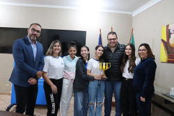 Alan recebe douradenses campeãs em festival nacional de robótica