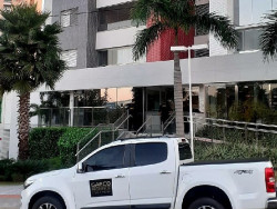 Viatura do Gaeco em um dos endereços alvos da operação (Divulgação)