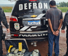 Passageiro de ônibus é preso com 22 quilos de maconha na MS-156