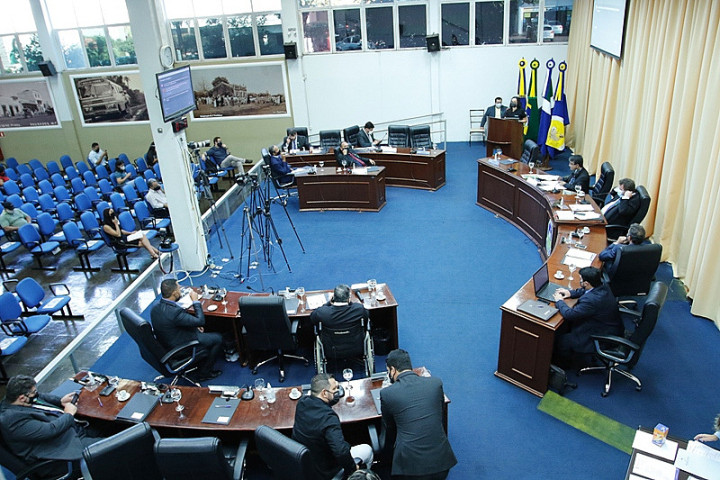 Vereadores de Dourados durante sessão nesta segunda-feira (Divulgação)