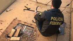 Polícia Federal apreende 41 quilos de cocaína em fundo falso de caminhão