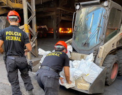 Polícia Federal incinera 670 kg de cocaína na fronteira com a Bolívia