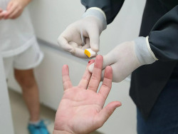 Anvisa autoriza uso emergencial de coquetel contra a covid-19