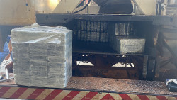 Polícia apreende meia tonelada de cocaína com rótulo de uísque famoso