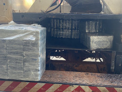 Polícia apreende meia tonelada de cocaína com rótulo de uísque famoso