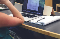 Justiça condena três instituições de ensino a indenizar alunos