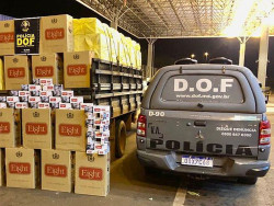 DOF apreende F4000 carregada com cigarro contrabandeado e munições