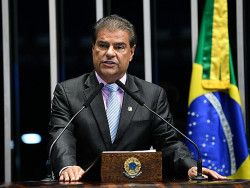 Nelsinho Trad é único senador de MS a não assinar CPI do MEC