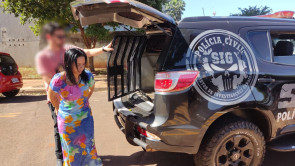 Irmã de suposto assassino de mulher é presa por tráfico de drogas