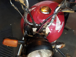Motocicleta furtada é recuperado pela GMD com foragido da Justiça