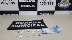Jovem é preso nesta quinta-feira pela GMD com pedras de crack em Dourados
