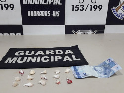 Jovem é preso nesta quinta-feira pela GMD com pedras de crack em Dourados