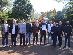 Alan assina ordem de serviço para construção de ponte na Hayel Bon Faker