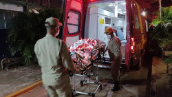 Homem fica gravemente ferido após levar facada na barriga