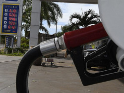 MS reduz para 17% ICMS da gasolina, etanol, telecomunicações e energia
