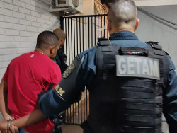 Homem tenta fugir da GETAM e é preso por tráfico de drogas em Dourados