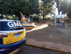 Jovens são flagrados pela Guarda Municipal fazendo sexo em banheiro público