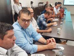 Alan participa de debate sobre energia solar e legislação na Assomasul