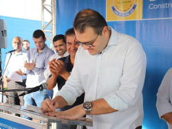Alan assina ordem de serviço para drenagem, asfalto e ponte no Vila Roma