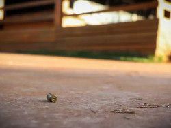 Vítima reage a assalto e mata ladrão a tiros na madrugada