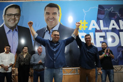 Riedel é recebido por multidão em evento organizado por Alan Guedes