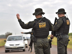 Foragidos da justiça são recapturados pelo DOF em abordagem na estrada