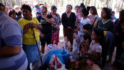 Caravana leva cestas a comunidade indígena marcada por morte
