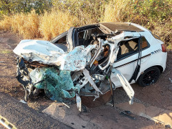 Mulher morre e caminhão fica destruído por fogo em acidente na BR-163