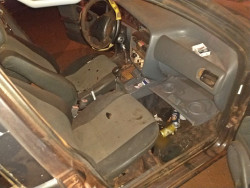 Condutor embriagado bate veículo em meio-fio e é preso pela Guarda