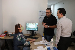 Alan Guedes entrega 90 novos computadores para Central do Cidadão