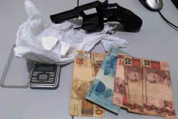 Polícia Militar, em conjunto com Polícia Civil, prende homem por Tráfico de Drogas e apreende Arma de Fogo, em Porto Murtinho