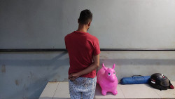 Acusado de aplicar golpe do falso pix é preso tentando comprar maquiagem