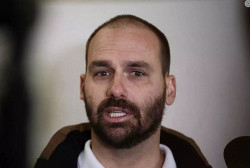 Filho 03 diz que bolsonaristas vão decidir entre Riedel e Capitão Contar