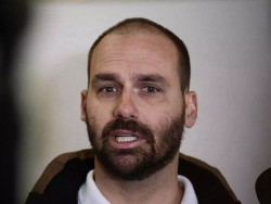 Filho 03 diz que bolsonaristas vão decidir entre Riedel e Capitão Contar