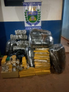 Polícia Militar apreende veículo carregado com maconha