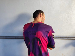 Homem furta residência para roubar fios e é detido por populares