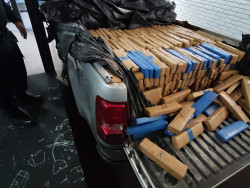 PM de Laguna Carapã apreende caminhonete com 1.270 quilos de maconha