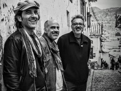 Amanhã tem show de Hermanos Irmãos em Dourados