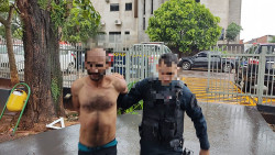 Homem é flagrado furtando fios de depósito e agride policiais para fugir