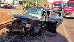 Grave acidente envolvendo cinco veículos deixa vítimas presas as ferragens